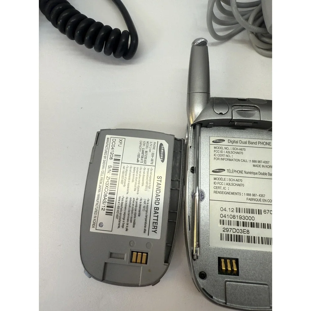Samsung SCH-A670 - Gray and Silver ( Verizon ) Bundle
